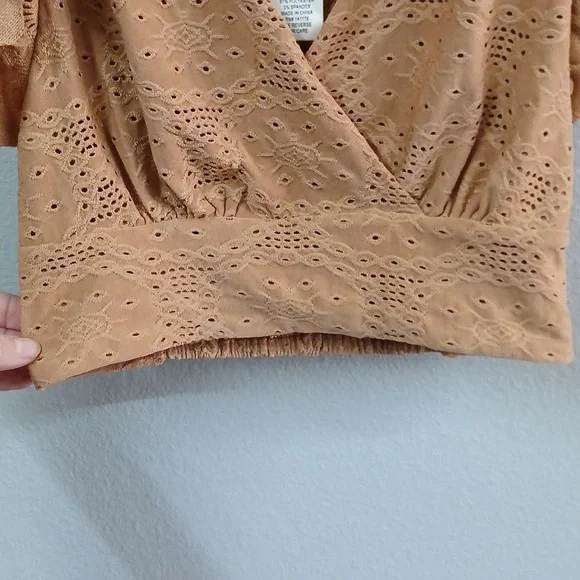Urban Romantics Crop Top XS eyelet Design - Picture 3 of 6